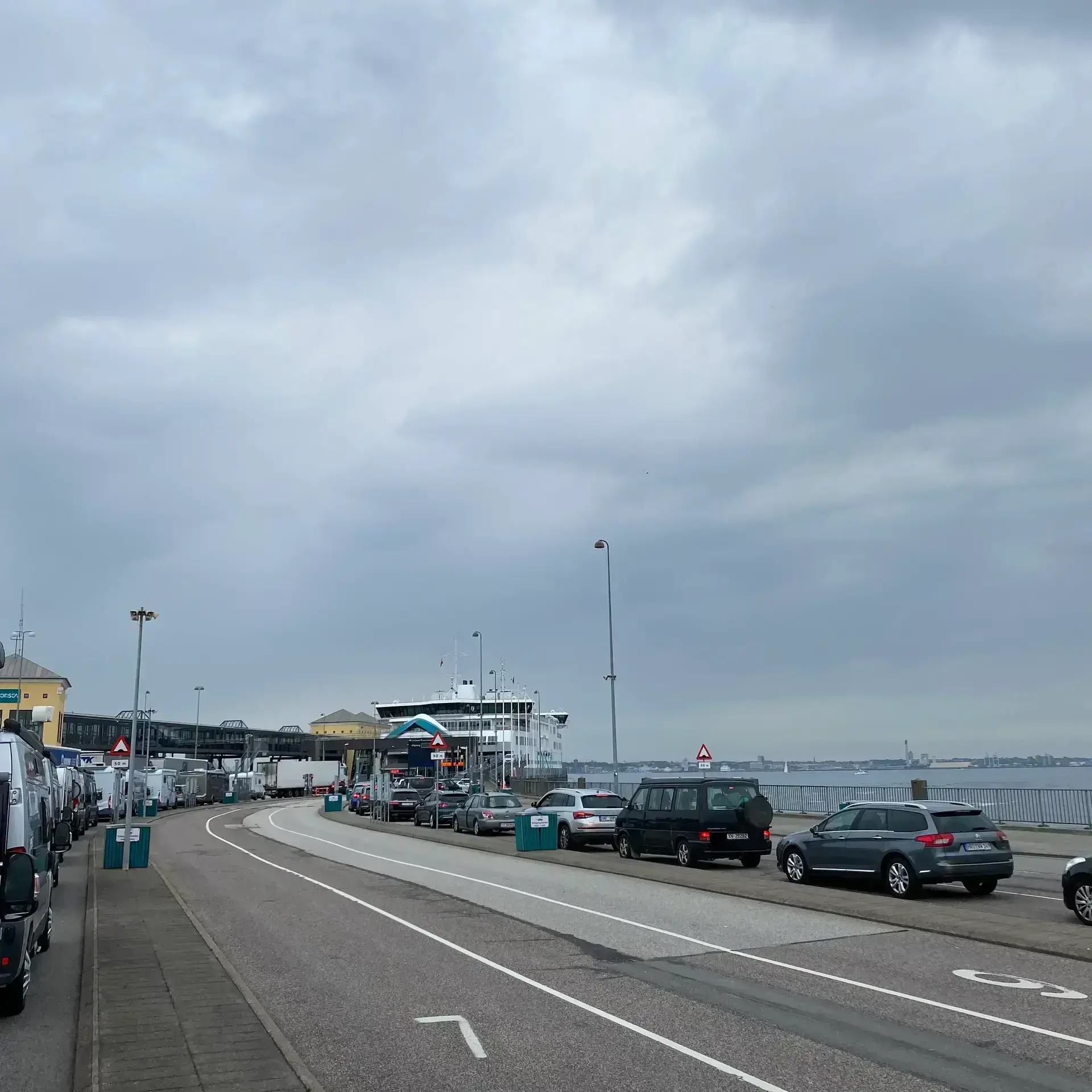 Warten auf die Fähre nach Schweden